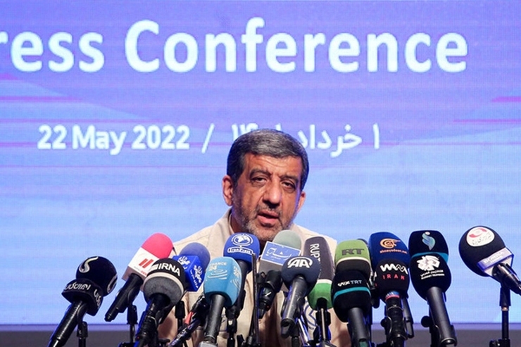 ضرغامی گفت: برخلاف کسانیکه فضای مجازی را تهدید می‌دانند معتقدم فضای ‌مجازی بزرگ ترین فرصت است و اینترنت آمده که انقلاب اسلامی را نجات دهد.