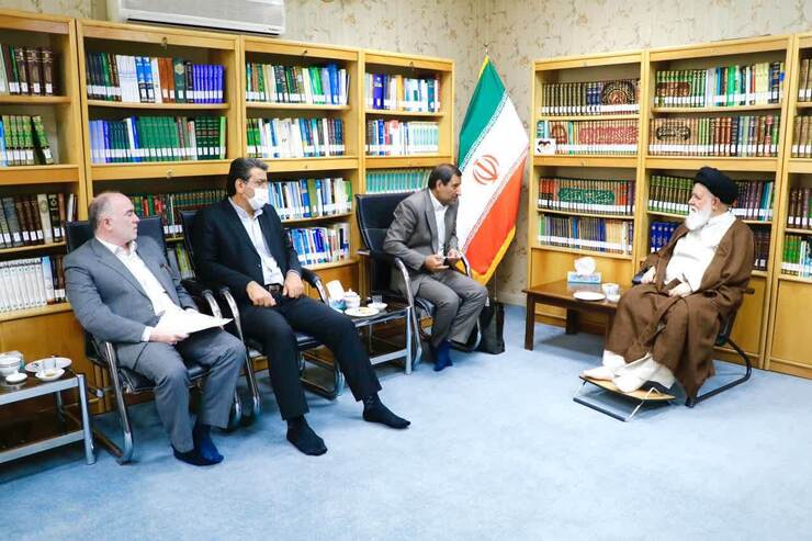 نماینده ولی فقیه در استان خراسان رضوی گفت: یکی از چالش‌های موجود، آن دسته از واحد‌های صنعتی هستند که وضعیت آن‌ها سازمان‌دهی نشده است. در این باره، باید شرایطی ایجاد کرد که نفع واحد‌های صنعتی متوجه مردم استان باشد.