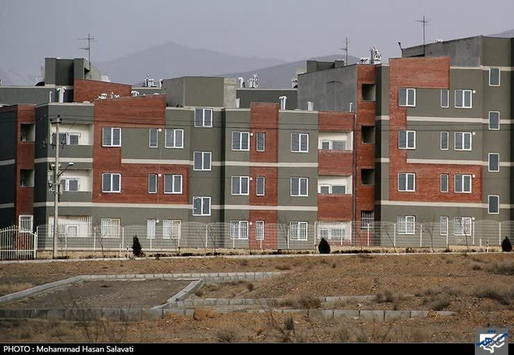 مدیرعامل شرکت عمران شهر‌های جدید گفت: هنوز تایید نهایی بسیاری از متقاضیان نهضت ملی مسکن برای افتتاح حساب‌ها را انجام نداده‌ایم؛ زیرا درصدد هستیم تا پروژه‌ها را تعریف کنیم و بعد پیامک بفرستیم. اگر متقاضیان مبلغ آورده اولیه را واریز کنند و پروژه تعریف نشود ارزش ریالی پول آن‌ها با توجه به نوسانات قیمت ساخت کاهش می‌یابد؛ لذا درصددیم تا در کوتاهترین زمان، منابع به پروژه‌ها تزریق شود.