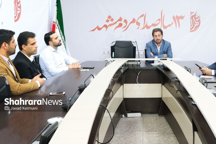 مشکلات حاشیه نشینان آن قدر به هم گره ‎خورده که بازکردن حتی یکی از آن‌ها برایشان دلخوشی بزرگی است. «امید» تنها پناه افراد فراری از سختی‌های روستا یا شهر‌های محروم است که با آن، رنج حاشیه نشینی در مشهد را تاب می‌آورند.