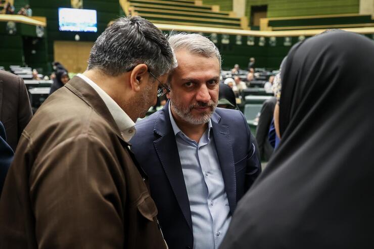 نمایندگان مجلس در نشست امروز با تقاضای استیضاح سیدرضا فاطمی‌امین وزیر صنعت، معدن و تجارت مخالفت کردند و بر این اساس، وی در جایگاه وزارت ابقا شد.