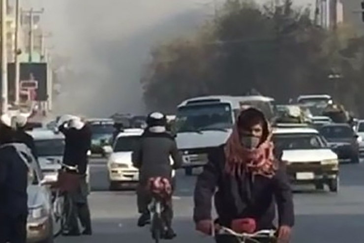 در پی وقوع انفجار در یک اتوبوس حامل کارمندان دولت طالبان افغانستان که امروز (چهارشنبه) رخ داد، هفت تن زخمی شده‌اند.