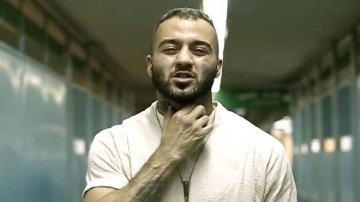 به تازگی ویدئویی از «توماج صالحی» خواننده رپ زیرزمینی پس از دستگیری منتشر شده است که نشان از پشیمانی و ندامت او می باشد.