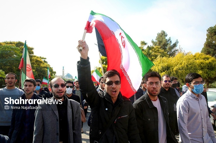 اجتماع بزرگ دانشگاهیان به منظور تکریم شهدای حرم مطهر شاهچراغ و محکومیت تفکر داعشی در دانشگاه فردوسی مشهد برگزار شد.