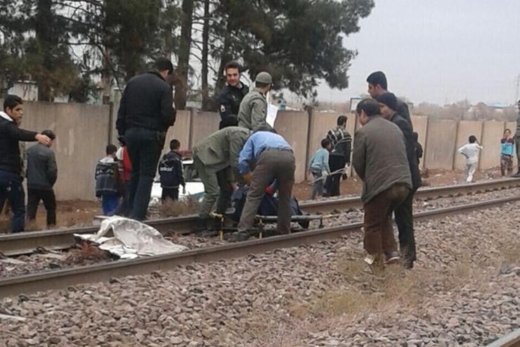 یک بانو ساوری عصر امروز چهارشنبه براثر برخورد با قطار جان باخت.