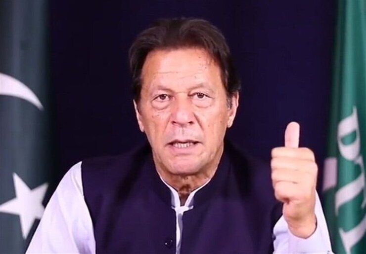 عمران خان نخست‌وزیر سابق پاکستان که دیروز در معرض سوءقصد قرار گرفت، شهباز شریف نخست وزیر کنونی این کشور را به دست داشتن در این سوءقصد متهم کرد.