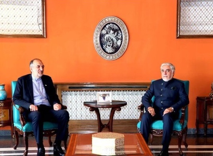 رئیس سابق شورای عالی مصالحه ملی افغانستان با بهادر امینیان، سفیر جمهوری اسلامی ایران دیدار کرد.