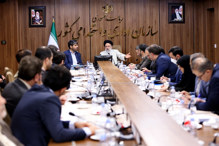 رئیس‌جمهور از سازمان اداری و استخدامی کشور خواست تا با همکاری با وزارت ارتباطات و فناوری اطلاعات، گلوگاه‌های فساد را شناسایی و برای از بین بردن آن‌ها اقدام کنند.