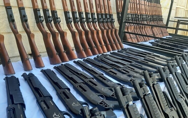 فرمانده انتظامی آذربایجان‌غربی از اجرای طرح جمع‌آوری سلاح و مهمات غیرمجاز در سطح این استان خبر داد و گفت: از دستاورد‌های این طرح کشف ۱۲۵ قبضه انواع سلاح غیرمجاز است.
