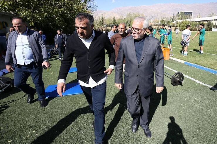 باشگاه استقلال که در روز‌های اخیر به دفعات ناچار به واکنش درباره احتمال جدایی فتح الله زاده از سمت مدیرعاملی این باشگاه شده، بار دیگر درباره این موضوع بیانیه داده است.