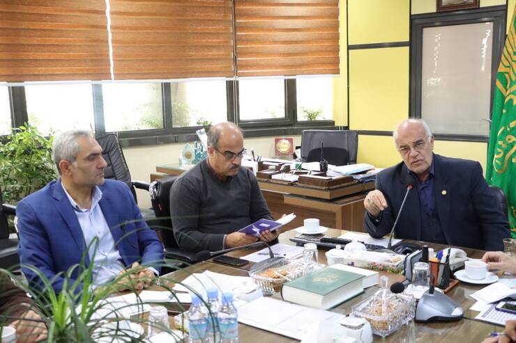 معاون عمران،حمل‌ونقل و ترافیک شهرداری مشهد گفت: در راستای کمک به پیشرفت و توسعه شهر محروم زابل و طی تفاهم‌نامه‌ای تجربیات و آموزش‌های فنی در حوزه عمران و حمل‌ونقل به شهرداری زابل ارائه می‌شود.