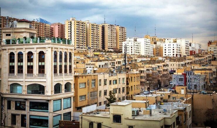 بررسی فایل‌های فروش آپارتمان در یک هفته اخیر نشان می‌دهد که بیشتر آپارتمان‌های بالای ۸۰ متر در مناطق میانی و شمالی شهر تهران زیر قیمت میانگین منطقه برای فروش پیشنهاد شده‌اند.