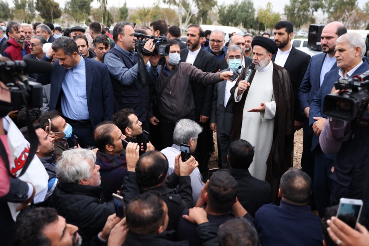 رئیس جمهور از پروژه احداث شهرک امیرالمومنین (ع) شهرستان پاکدشت که عملیات اجرایی آن از ۲۰ سال پیش متوقف مانده است، بازدید کرد.