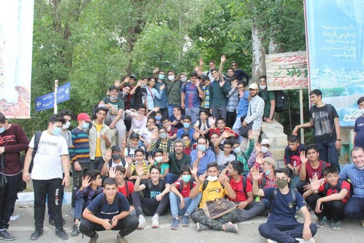 مدیرکل فرهنگی و هنری وزارت آموزش‌وپرورش جزئیاتی از برگزاری اردو‌های تربیتی یک روزه در مدارس ارائه و اظهار کرد: از هر مدرسه یک گروه را انتخاب خواهیم کرد، پنج تا ۱۰ نفر از دانش‌آموزان را درخصوص گردشگری، اردو، سفر‌های تربیتی، اردو‌های علمی، هنری و ورزشی آموزش می‌دهیم و این‌ها سفیران ما در مدرسه می‌شوند.