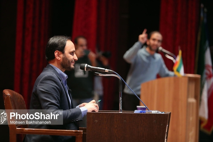 سخنگوی دولت گفت: در حوزه دارو من به‌عنوان سخنگوی دولت به دلیل کمبود اقلام دارویی رسماً از همه مردم ایران عذرخواهی می‌کنم. علاوه بر عذرخواهی، مسئول مربوطه هم در سطح معاون وزیر برکنار شد و این دولت بر این عهد باقی خواهد ماند تا هرجا که کوتاهی صورت می‌گیرد، هم عذرخواهی، هم برخورد و هم جبران کند.