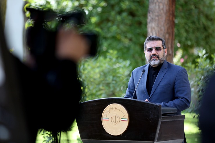وزیر ارشاد اعلام کرد: به منظور پیگرد قانونی رسانه‌های معاند فارسی زبان، به زودی از طریق وزارت امور خارجه و نهاد‌های ذیربط، شکایتی علیه این رسانه‌ها در مراجع حقوقی بین المللی مطرح خواهد شد.
