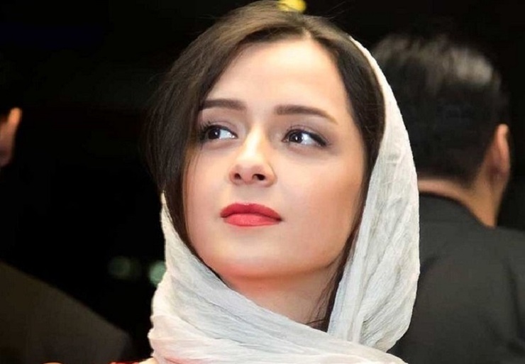 روزنامه کیهان در یادداشتی تند بعد از کشف حجاب ترانه علیدوستی به وی حمله کرد.