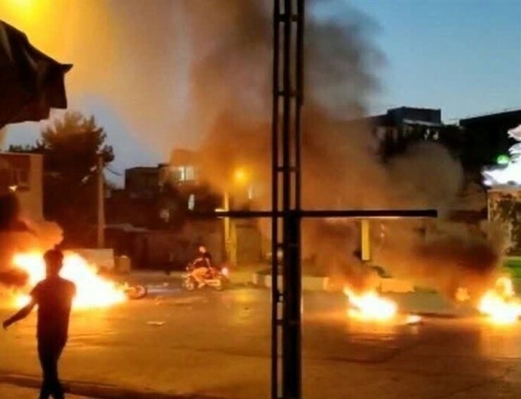 رسانه‌های معاند اقدام به انتشار تصویری از یک نوجوان دزفولی به نام احسان خواجوی کردند و مدعی شدند که به دلیل اصابت چندین گلوله جان باخته است.