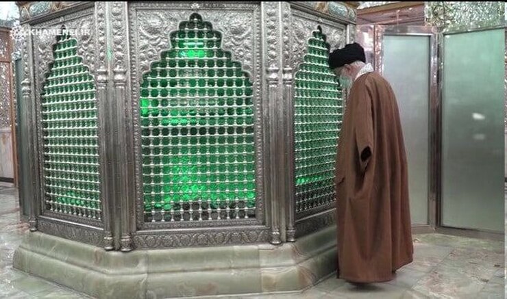 رهبر معظم انقلاب به زیارت حرم حضرت عبدالعظیم الحسنی (ع) رفتند.