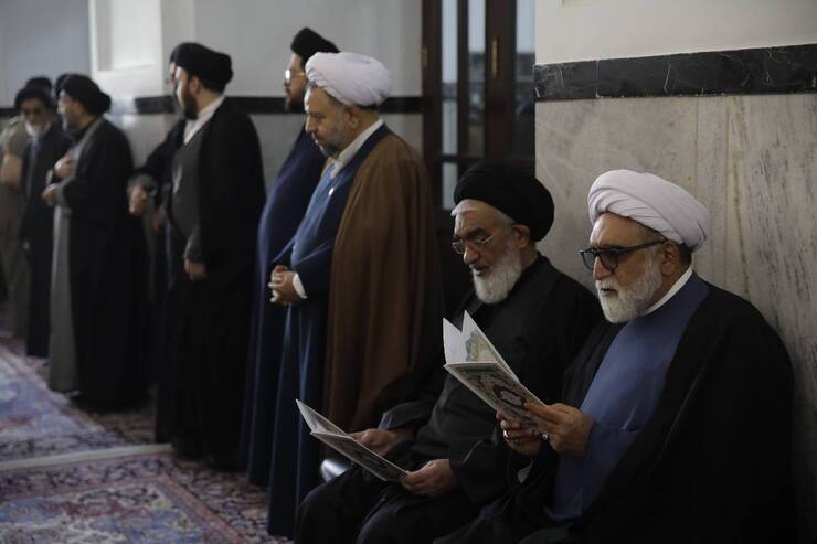 مراسم ترحیم حجت الاسلام و المسلمین سید جعفر طباطبایی از اساتید حوزه علمیه خراسان و امام جماعت حرم مطهر حضرت امام رضا(ع) در بارگاه قدس رضوی برگزار شد.