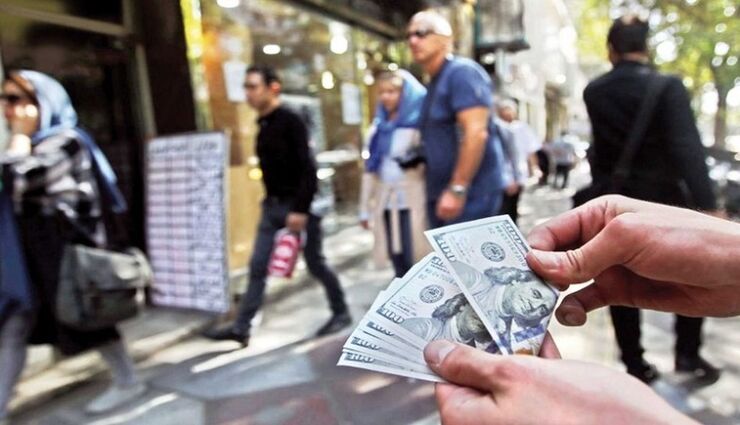 رئیس کل بانک مرکزی گفت: کاهش تقاضا برای ارز و افزایش عرضه بانک مرکزی باعث شده تا بانک مرکزی در حال حاضر روزانه بعضا بیش از یک میلیارد دلار ارز در بازار عرضه کند.