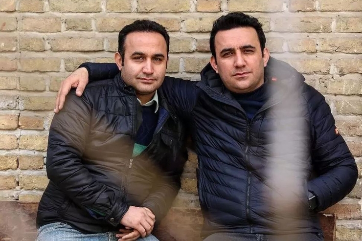 سریال پوست شیر که این روزها از شبکه نمایش خانگی پخش می‌شود، طرفداران بسیاری پیدا کرده است. نوید محمودی تهیه کننده و جمشید محمودی کارگردان این سریال از چهره‌های شناخته شده افغانستانی سینمای ایران است.