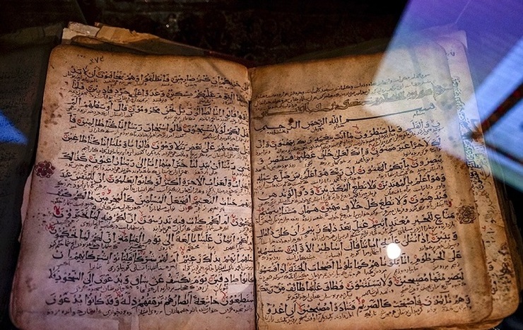 روز گذشته ۲۴ آبان‌ماه همزمان با روز کتاب، کتابخوانی و کتابدار از نسخه خطّی قرآن کریم مربوط به قرن ششم هجری در کتابخانه ملّی ایران رونمایی شد.