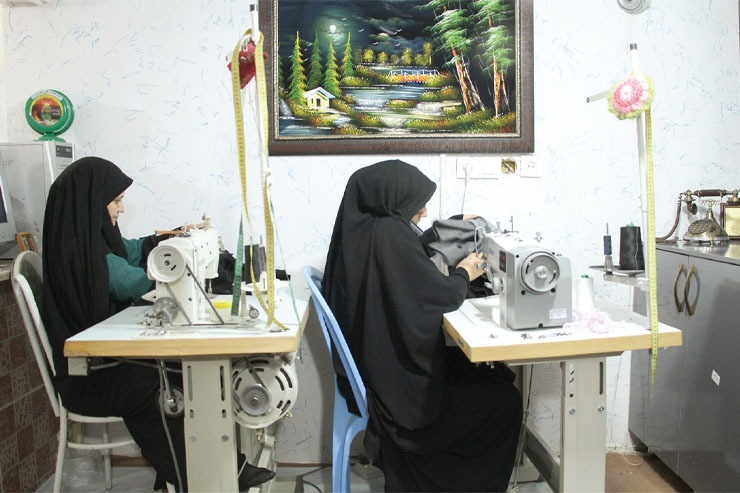 مسئولان کمیته امداد می‌گویند که اگر مددجویی توان کار داشته باشد، فرصت کار برای او فراهم است. یک تأکید هم دارند آن هم اینکه «اگر بخواهند»، چون بدون تلاش، خوداشتغالی و خودکفایی یک خانواده تحت پوشش محقق نمی‌شود.