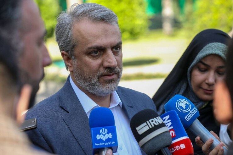 وزیر صنعت، معدن و تجارت گفت: تورم تولیدکننده در بخش معدن در بهار ۲۷ درصد بوده که در تابستان به ۱۳ درصد رسیده و تورم تولیدکننده صنعتی هم از ۴۶ درصد به حدود ۲۷ درصد رسیده که نشان‌دهنده کاهش قیمت‌ها در بخش تولید است.