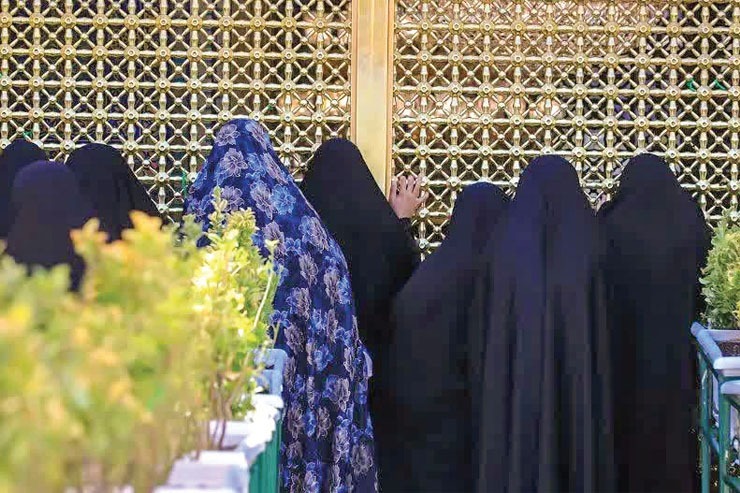 خرده روایت‌هایی از خادمان امام مهربانی‌ها که شوق خدمت دارند و از راه دور، خود را به مشهدالرضا می‌رسانند.
