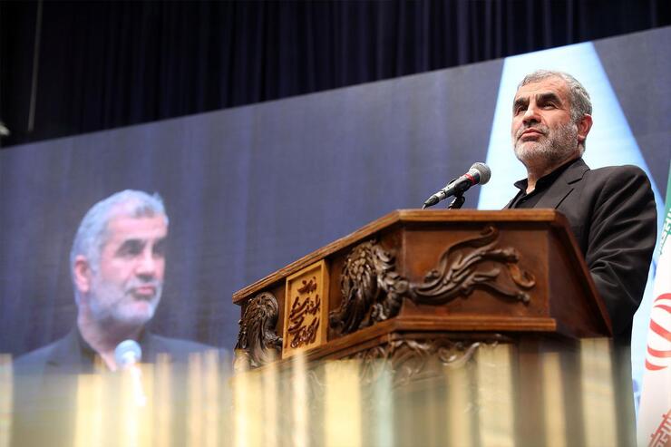 نایب رئیس مجلس گفت: دشمن بنا دارد کشور را تجزیه کند تا بتواند در ۲ ساعت مثل کشور کویت آن را تصرف کند.