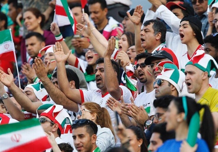 تماشاگران ایرانی حاضر در جام جهانی وارد قطر شده اند.