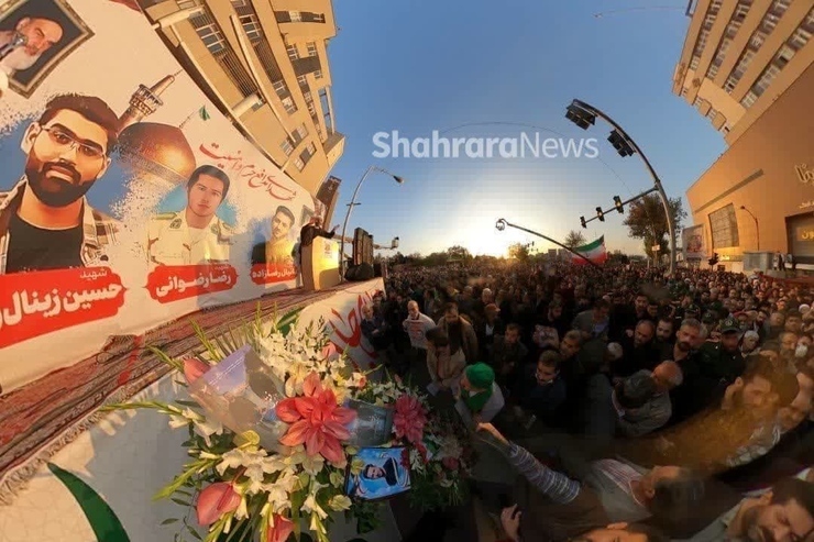 مراسم وداع با پیکر شهدای بسیجی امنیت مشهد امشب با حضور دانشجویان، اساتید و مردم مشهد در جوار شهدای گمنام دانشگاه آزاد اسلامی این شهر برگزار شد.