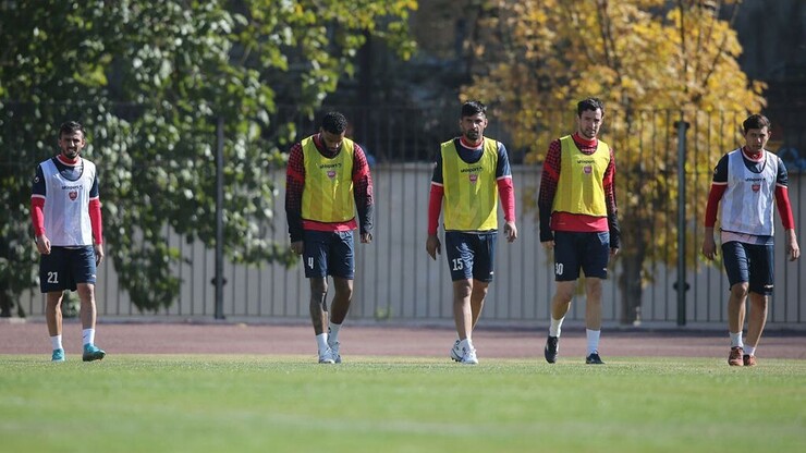 بازیکنان پرسپولیس علیه مدیرعامل این باشگاه موضع‌گیری کردند.