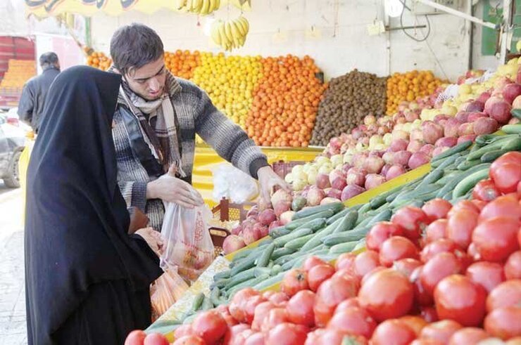 نگاهی به نظر شهروند مشهدی در مورد تفاوت قیمت میوه در سطح شهر مشهد.