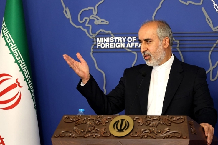 سخنگوی وزارت خارجه گفت: در پاسخ به قطعنامه اخیرشورای حکام و در نخستین گام، چند اقدام در دستورکار سازمان انرژی اتمی ایران قرار گرفت و اجرای آنها امروز با حضور بازرسان آژانس در مجتمع‌های غنی سازی نطنز و فردو انجام شد.