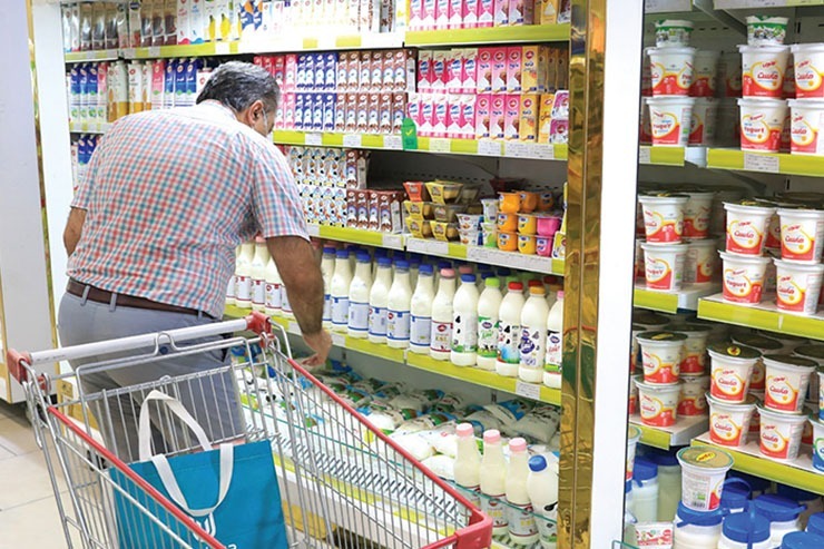 ۸ میلیون تومان یک حساب کتاب نسبی است. اما بر اساس دو هزینه اصلی تغذیه و مسکن این رقم حداقل مبلغ لازم برای زندگی یک خانواده سه نفره در مشهد است.