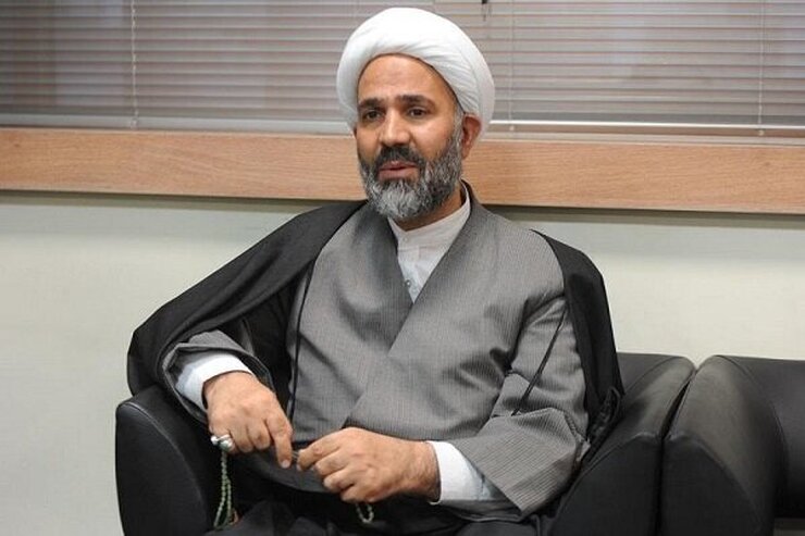 حجت الاسلام پژمان فر که امروز در جمع خبرنگاران حاضر شده بود درخصوص حواشی پیرامون ورزش مشهد و مخصوصا فوتبال موضع گیری کرد و دستگاه مدیریتی حاکم بر ورزش استان را بعنوان مقصران اصلی این وضعیت معرفی کرد.