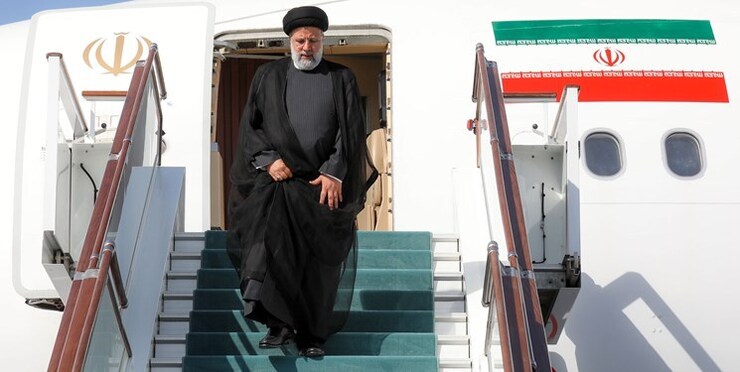 رئیس‌جمهور به منظور افتتاح همزمان ۱۰۲۶ مگاوات ظرفیت نیروگاهی از ۵ استان به شبکه سراسری برق کشور، وارد استان زنجان شد.