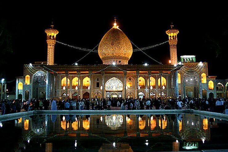 مدیر روابط عمومی آستان مقدس احمدی و محمدی (ع) گفت: طبق روال هر روز درب‌های حرم حضرت احمدبن موسی الکاظم شاهچراغ (ع) بر روی مردم باز است.