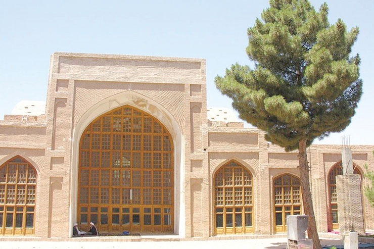 «خاتم الشعرا» در زادگاهش آن قدر ناشناخته است که بسیاری او را با «شیخ الاسلام احمد جام» اشتباه می‌گیرند.
