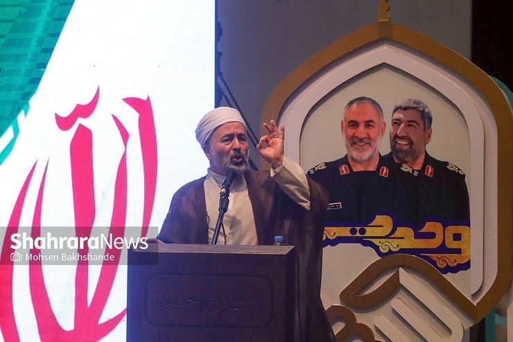 مشاور رئیس‎ جمهور در امور اقوام و اقلیت‌های دینی و مذهبی خطاب به تروریست های تکفیری گفت: این چه جور مردم‌داری است که دیروز در صحن حرم احمد ابن موسی(س) مردم را به رگبار بستید و از برادران و خواهران مسلمان خون ریختید؟ شرم نمی‌کنید؟