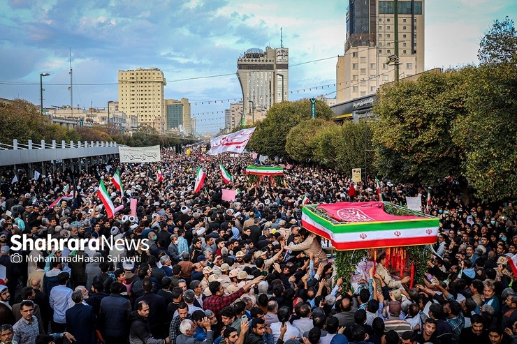 مردم شریف مشهد مقدس، در مراسم تشییع باشکوه شهدای حادثه تروریستی شاهچراغ، با نظام، رهبر معظم انقلاب و شهدا تجدید پیمان کردند.