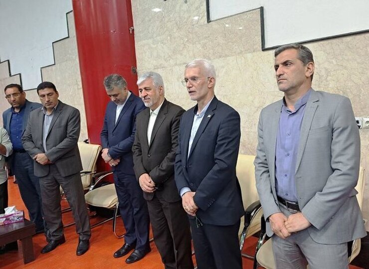 سرمربی مشهدی تیم ملی والیبال نشسته از وضعیت حمایت از شاگردانش انتقاد کرد.