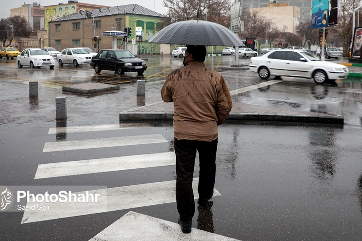 کارشناس مرکز پیش‌بینی هواشناسی خراسان رضوی گفت: امروز بارش‌های پراکنده باران در مناطقی از استان به‌ویژه مرکز و شرق استان پیش‌بینی می‌شود. همچنین برای امشب و فردا صبح در مناطق مستعد تشکیل مه و کاهش میدان دید را خواهیم داشت.