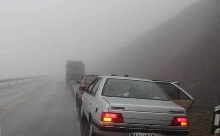 مدیر کل راهداری و حمل و نقل جاده‌ای خراسان رضوی گفت: بر اساس اعلام راهداران و سامانه‌های نظارتی مه غلیظ جاده‌های شمالی استان را در بر گرفته و دید افقی رانندگان در این مناطق کاهش یافته است.
