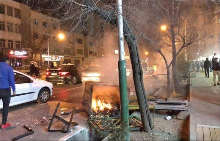 ویدئویی که شبکه خبر از تخریب اموال عمومی و دولتی توسط اغتشاش‌گران به نمایش گذاشت.