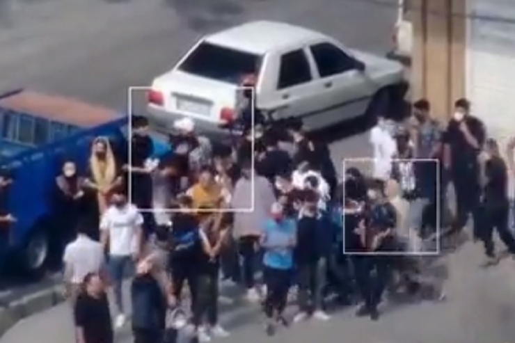 سازمان اطلاعات سپاه با استفاده از رصد پهپادی؛ اغتشاشگران و آشوبگران را از طریق آسمان و زمین شناسایی و سپس دستگیر می‌کنند.