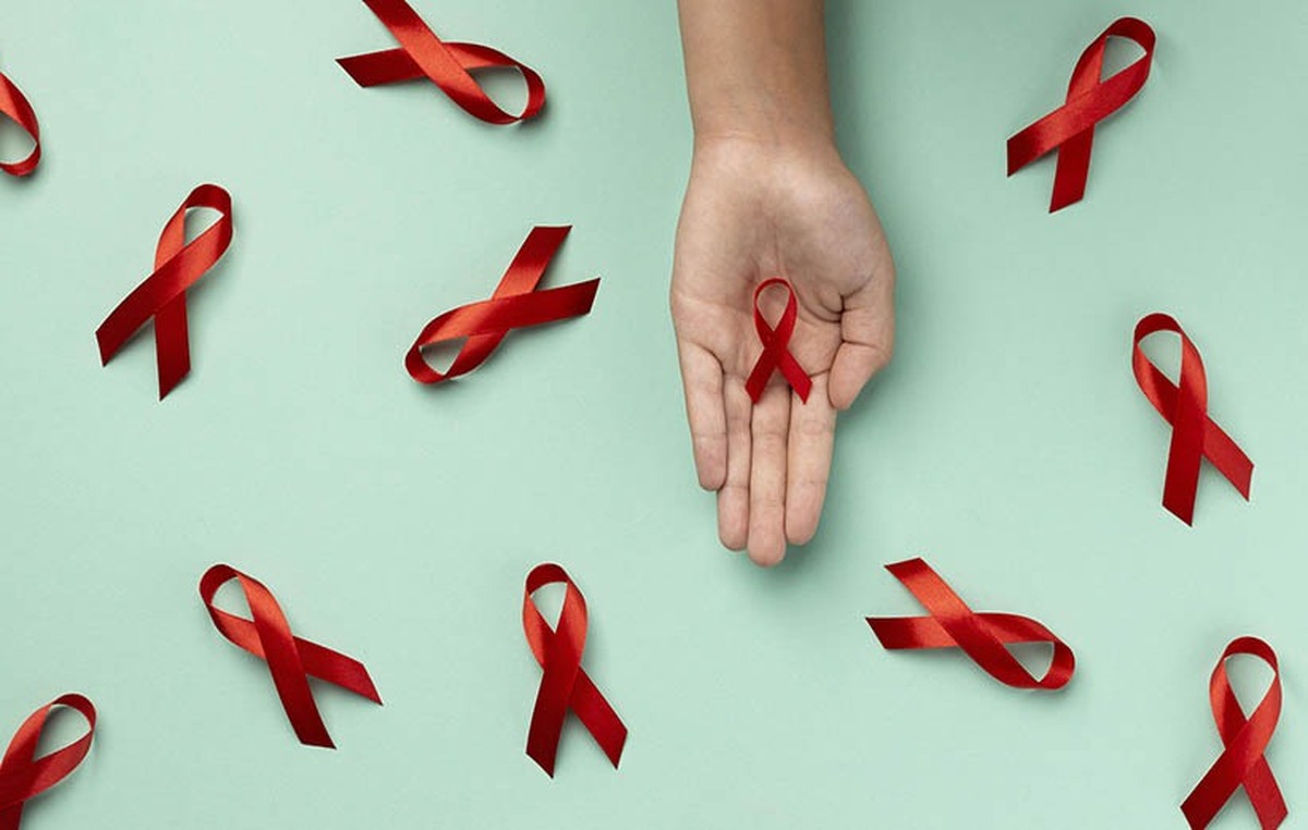 از سال ۱۳۶۳ و پس از شناسایی نخستین مورد ابتلا به ویروس HIV در ایران، هنوز هم جزو دغدغه‌های جامعه بهداشتی کشورمان محسوب می‌شود و وظیفه رسانه‌ها را برای آگاهی‌بخشی سنگین‌تر از پیش می‌کند.