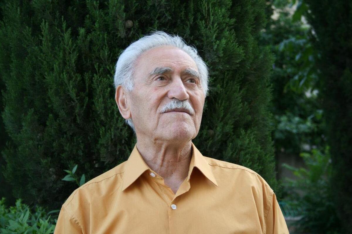 یدالله مفتون امینی در ۹۶ سالگی از دنیا رفت.  او دانش‌آموخته رشته حقوق قضایی از دانشکده حقوق دانشگاه تهران بود. امینی در آغاز شاعری کلاسیک و کهن‌پرداز بود، اما بعد‌ها به شعر بی‌وزن و قالب‌های نوپردازانه روی آورد. او علاوه بر شعر فارسی، شعر‌هایی به زبان ترکی نیز سروده است.